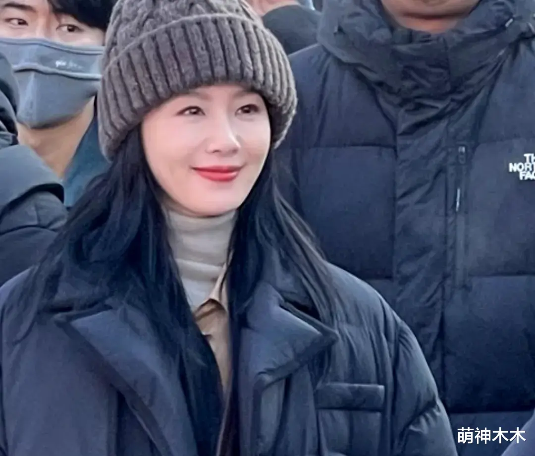 刘诗诗新剧开机又变样了，近照肿到认不出，法令纹突出嘴也歪了