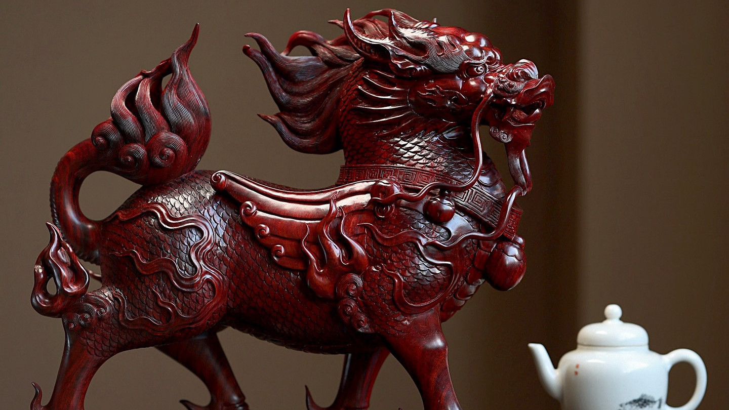 斋堂清赏，紫檀木雕精品，麒麟瑞兽