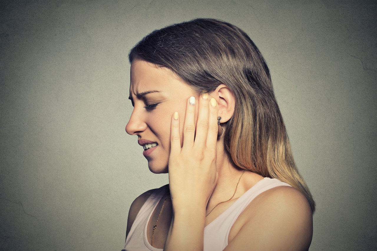 耳朵频繁发痒，却啥也掏不出来？提醒：或是“暗示”5个问题
