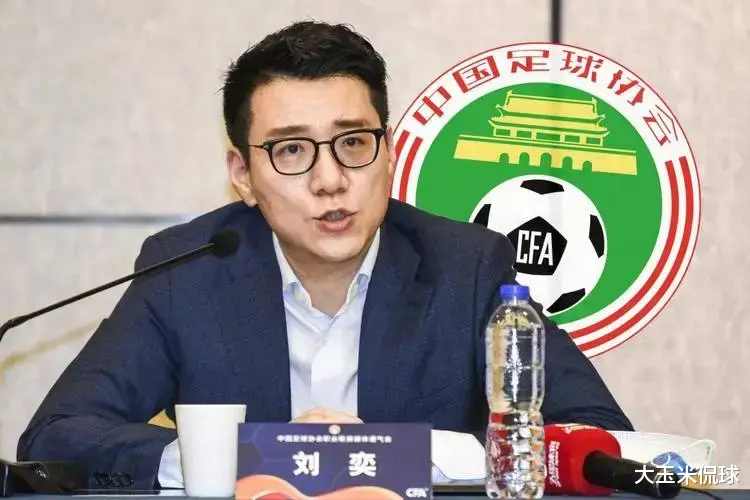 3个老婆+4大美女情妇!精力都在女人身上了,哪有心情踢足球