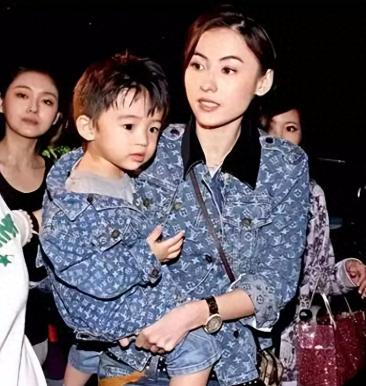 儿子恋上离异带娃女友,张柏芝无奈吐槽道:谢霆锋家的基因太强了