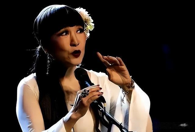 郑绪岚|41年前靠登上春晚走红,却转身加入美国国籍,如今想回国捞金