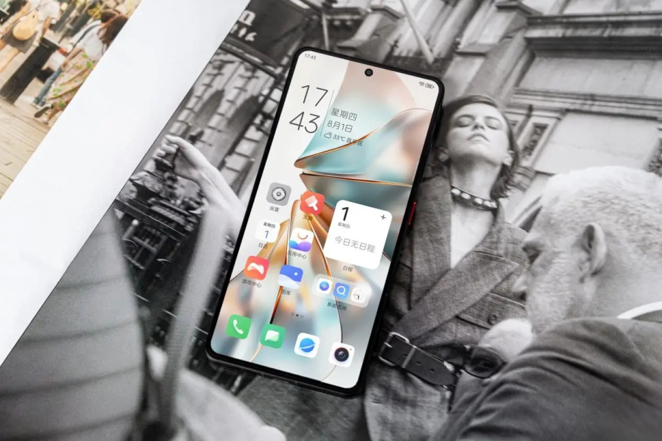 从3299元跌至2499元,80W闪充+卫星通信,从高端市场跌至中端市场