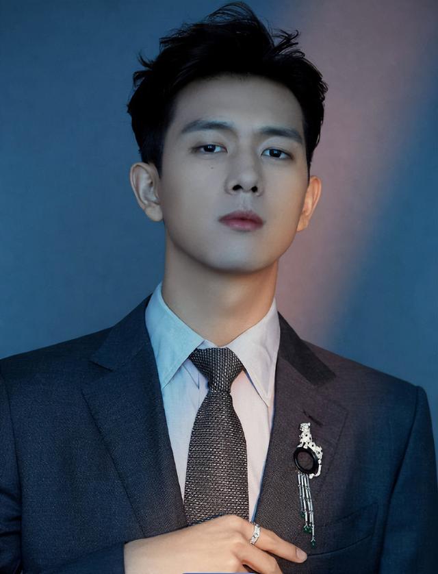 这些男星长相看似很帅，实则越看越怪，吴磊、肖战榜上有名