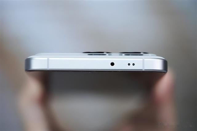 红米不讲武德?230万跑分+IP68防水+窄边直屏,真香中端机跳水