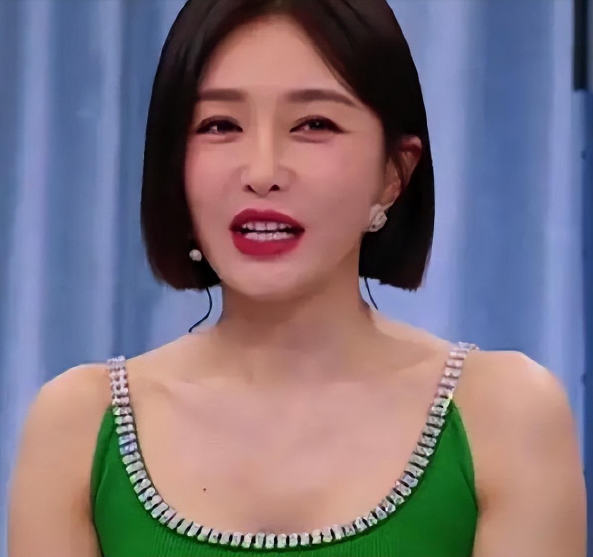 千娇百媚的秦岚被吐槽,在打同性“擦边球”的路上一去不回?