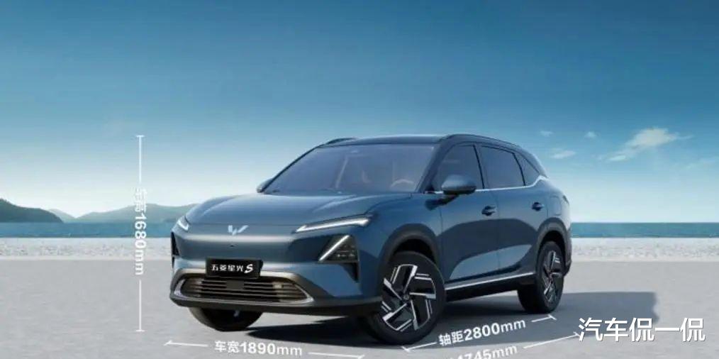 五菱新混动SUV来袭！9万多续航1100公里，挑战宋PLUS