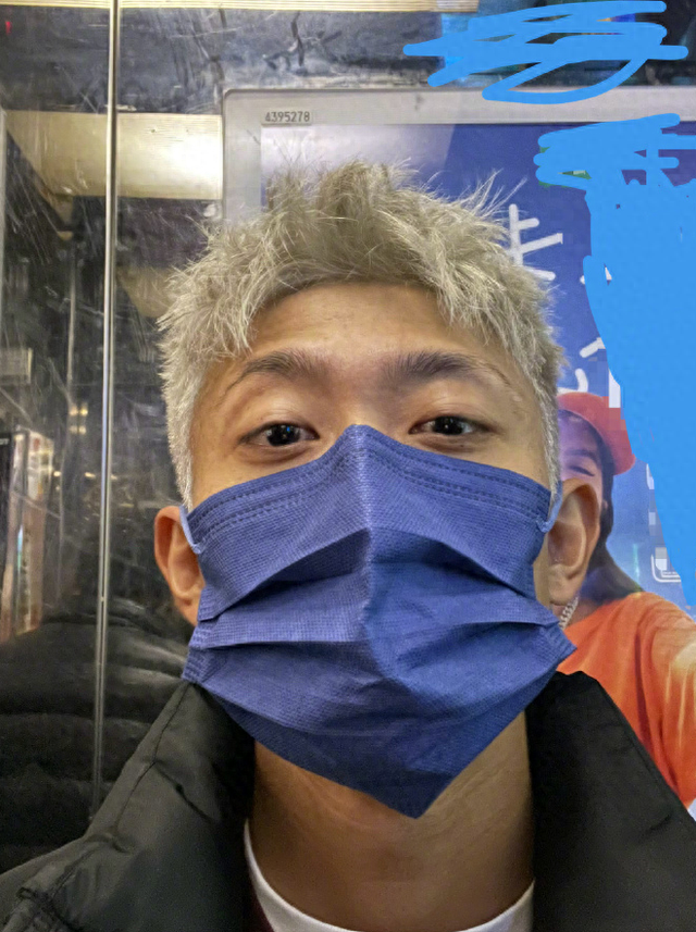 张一山银发亮相惊艳四座,网友直呼:颜值爆表!