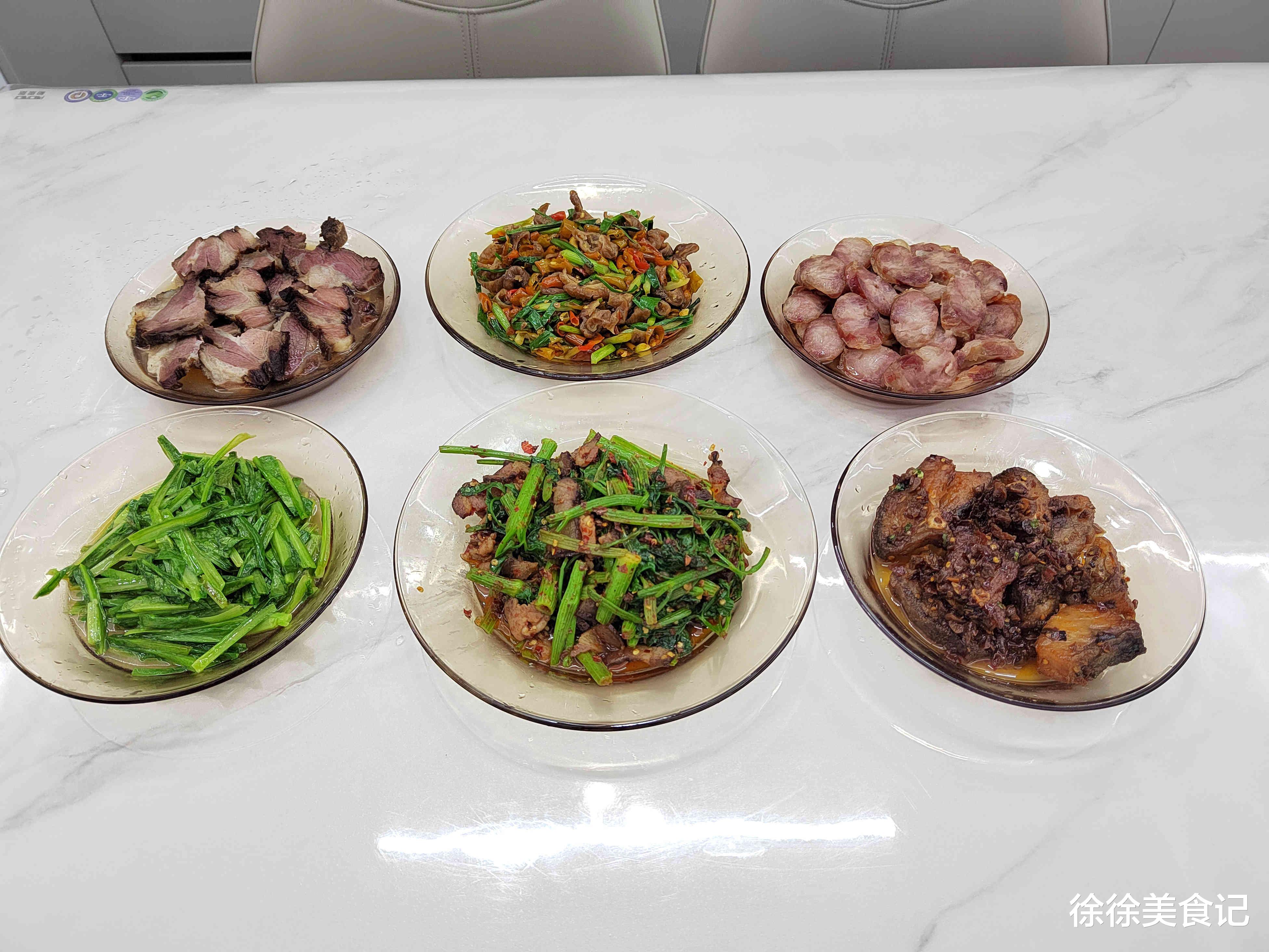 同事來串門，媳婦做了6道菜，卻被吐槽上不了臺面，網(wǎng)友：不識貨