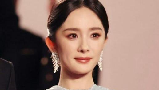 揭秘戛纳红毯：杨幂如何征服国际目光！