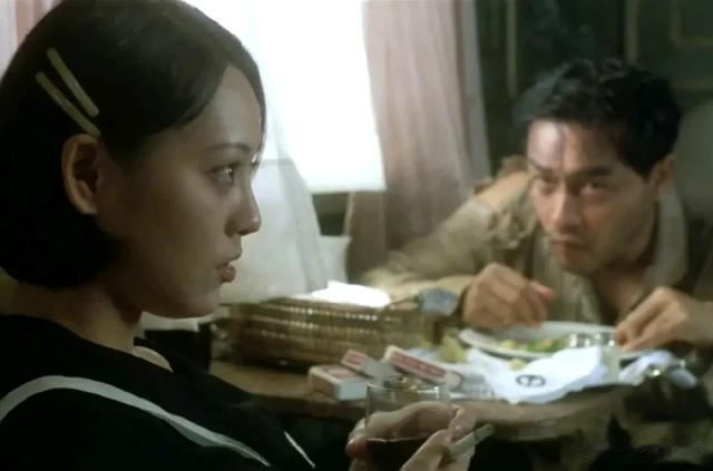 混综艺、搞直播、自败名声?这一夜,宁静一个座位,坐实江湖地位