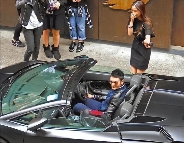 杀疯了！港媒镜头下的18张明星情侣街拍，才是真正的氛围感始祖啊