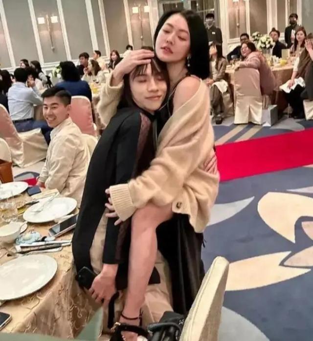 贪得无厌新高度!大S再婚还惦记麻六记?网友:醒醒吧,卤嫂