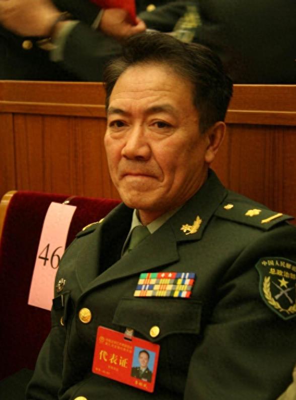 中国演艺圈，军衔大得吓人的4位明星，个个深藏不露，你认识几位