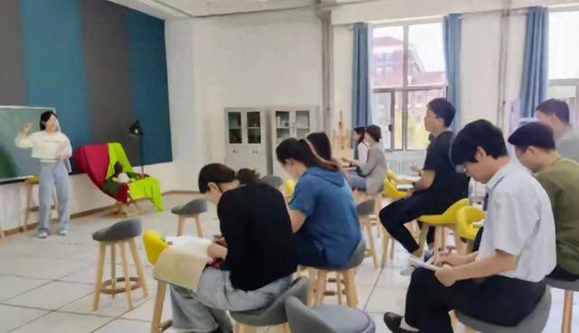 福建一女生报考教师岗，双料第一却陷“违规门”，官方给出解释