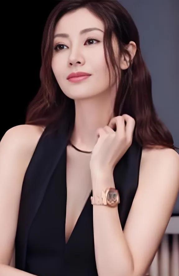 李嘉欣:华贵的气质与盛世的美颜!