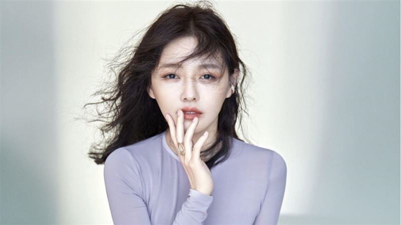 具俊晔抱大S骨灰返台了，台媒称其悲伤过度，徐家担忧他余生痛苦