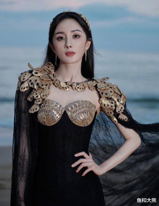 杨幂38岁生日排场大,热巴刘诗诗送祝福杨颖沉默,一连三扑没影响