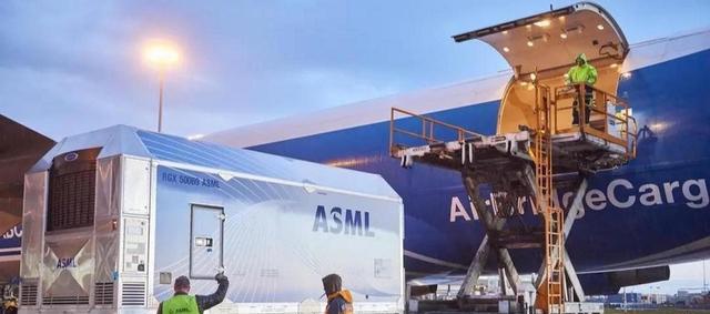 荷兰向我国售出257台光刻机，获7500亿元！外媒：恐灭顶之灾