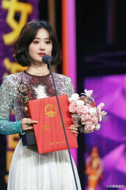 85花们彻底坐不住了！赵丽颖的飞天奖含金量多高？迪奥狠狠被浪琴打脸