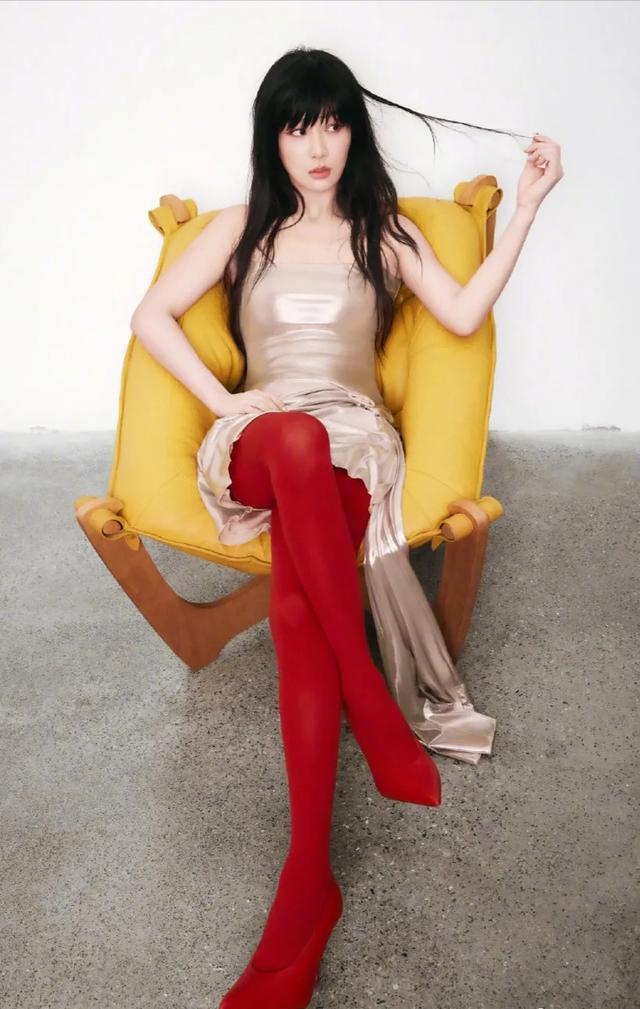 杨紫性感露脐装