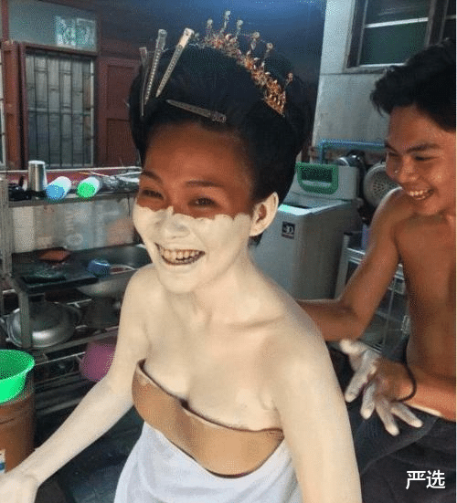 泰国的化妆技术有多强大?秒变白雪公主,网友:这是砌墙呢