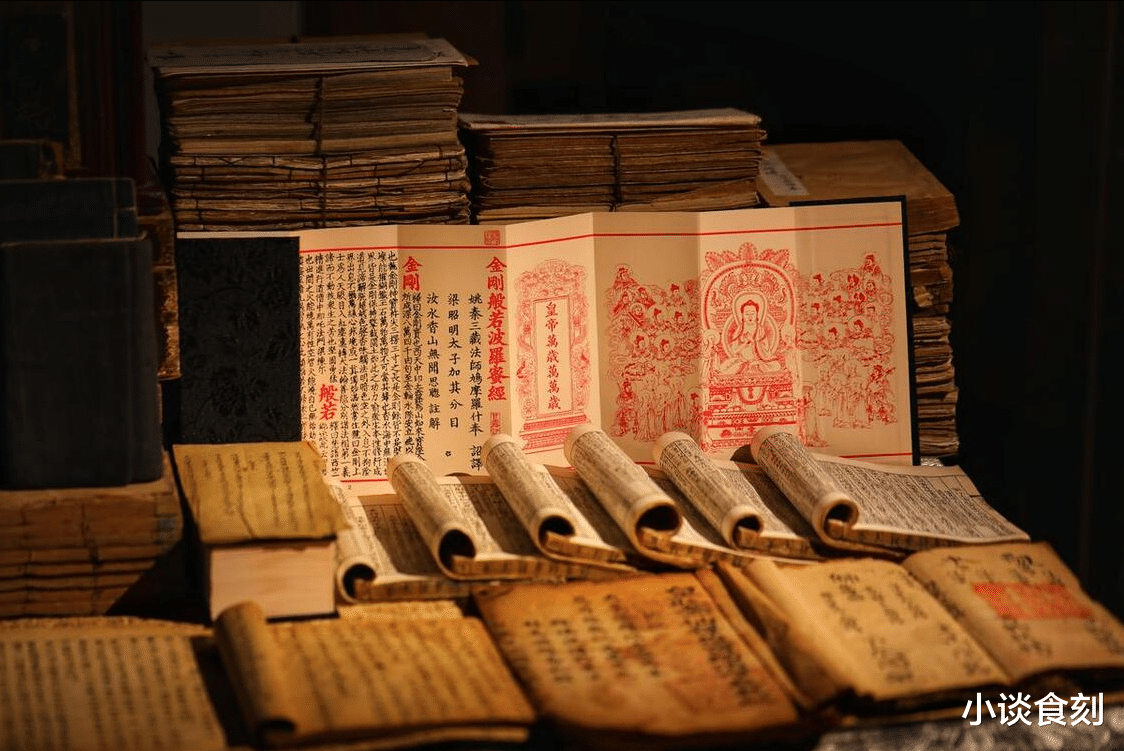 明年蛇年,双春闰月加青蛇,有啥讲究?三种人要穿红,哪三种人?