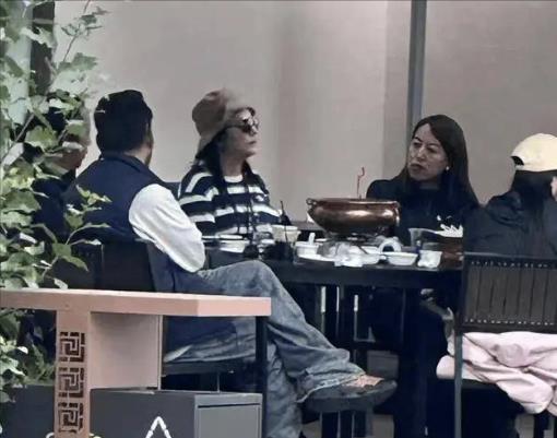 48岁“小燕子”现状曝光，身材发福像大妈，亲人遭遇让令人唏嘘