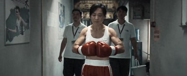 第二个贾玲？54岁李静成功暴瘦55斤，不挨饿不垮脸，近照都不敢认