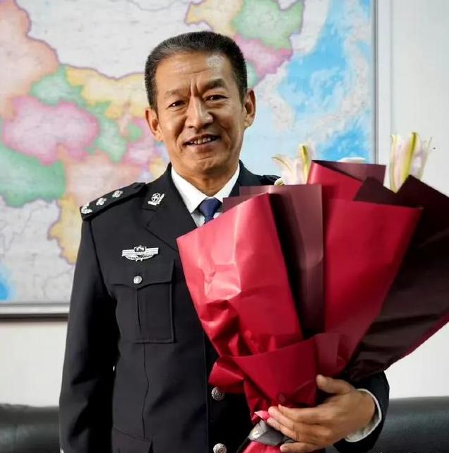 《我是刑警》他一出场就惊艳全场，连于和伟，丁勇岱都望尘莫及