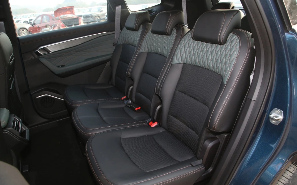 15万预算买7座SUV，不妨认准这款吉利新车，最低仅售11万多