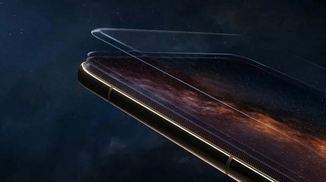 华为又攻克了业界难题！ Mate70非凡大师的这块屏幕真的强