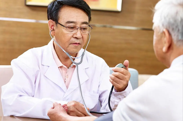 一月超过30次,36岁男子确诊胃癌晚期,妻子痛哭:早提醒他就不听