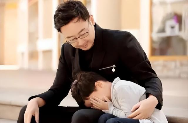 53岁陆川晒儿女正脸照,9岁儿子与3岁女儿酷似妈妈胡蝶,像龙凤胎