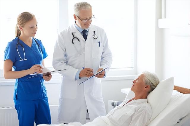 45岁阿姨查出胰腺癌，泪流满面自责：身体早有暗示，我却都忽视了