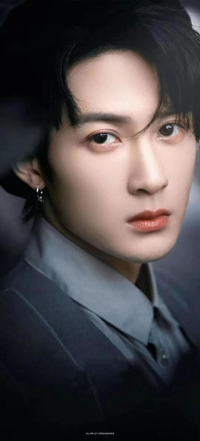 跨年晚会一夜，最帅男艺人洗牌，酷盖登顶，于适第9嘉伦第8李现6