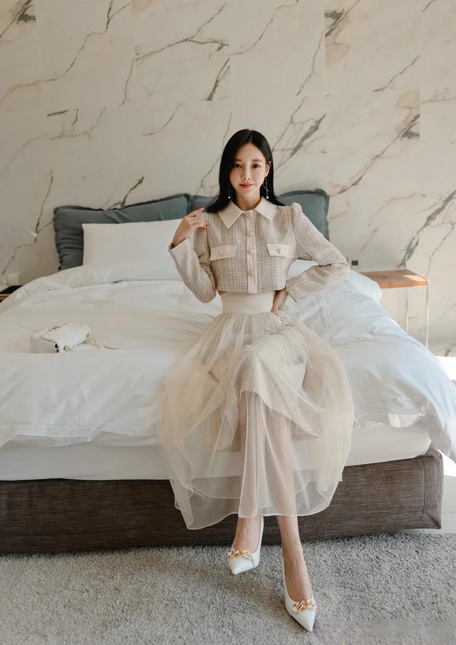 孙允珠：东方古调雪松杏黄清新花摆裙