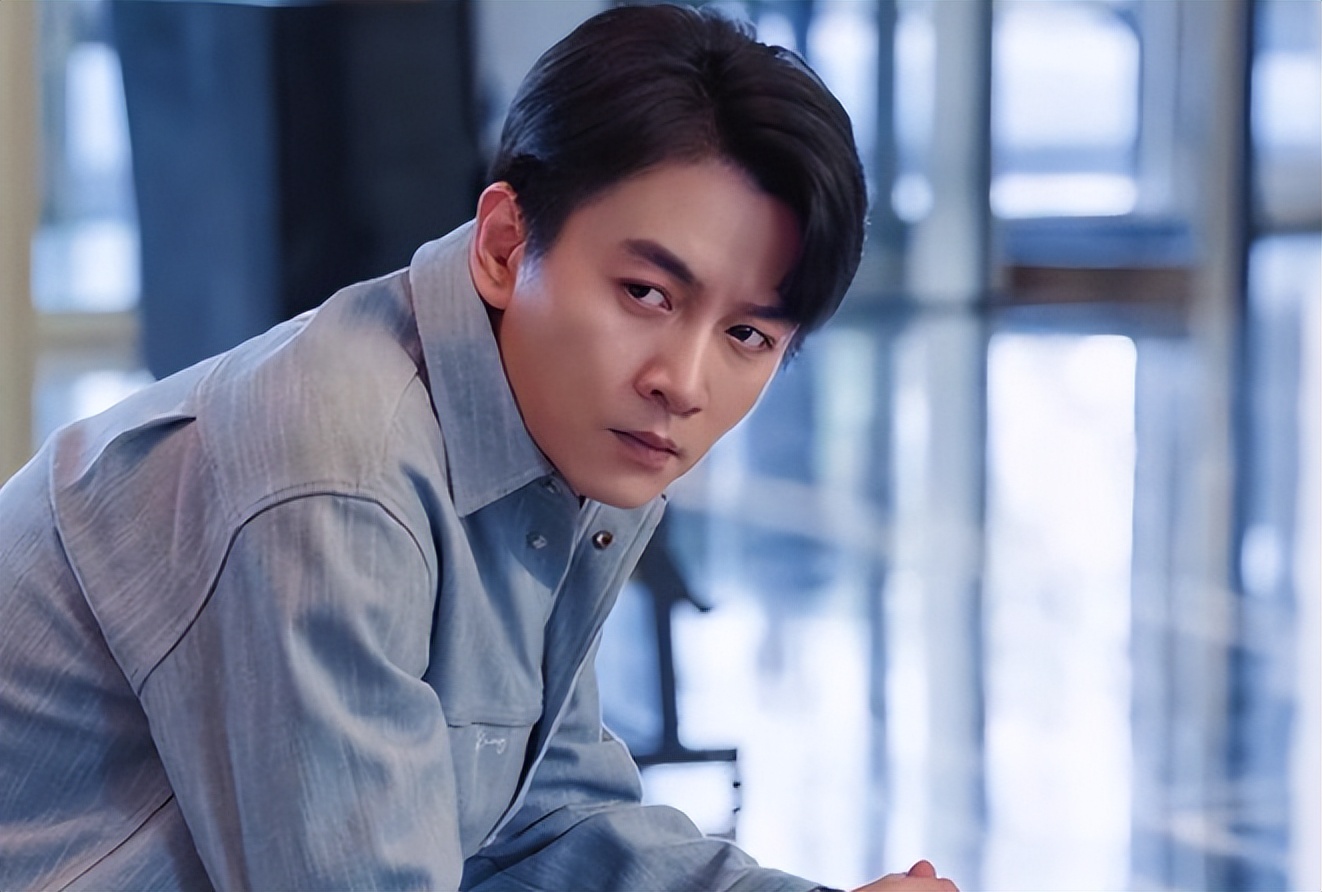 上海这一天，被“穿黑丝”的孙俪惊艳，凶相变福相，甩打针脸几条街