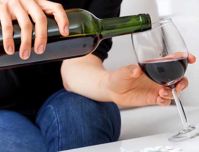没开瓶的红酒,过了保质期还能喝吗?行家给出答案,别再被误导了