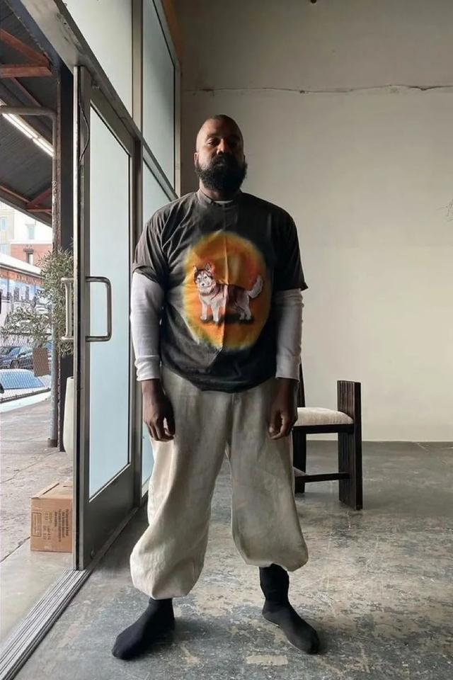 潮鞋速递|官网发不出货,YEEZY 袜套鞋变国产了?