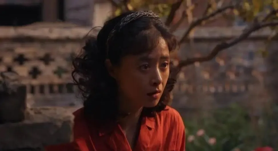 《小巷人家》:嫁给厂长儿子,霸占宋莹房产,吴姗姗的结局,太荒唐