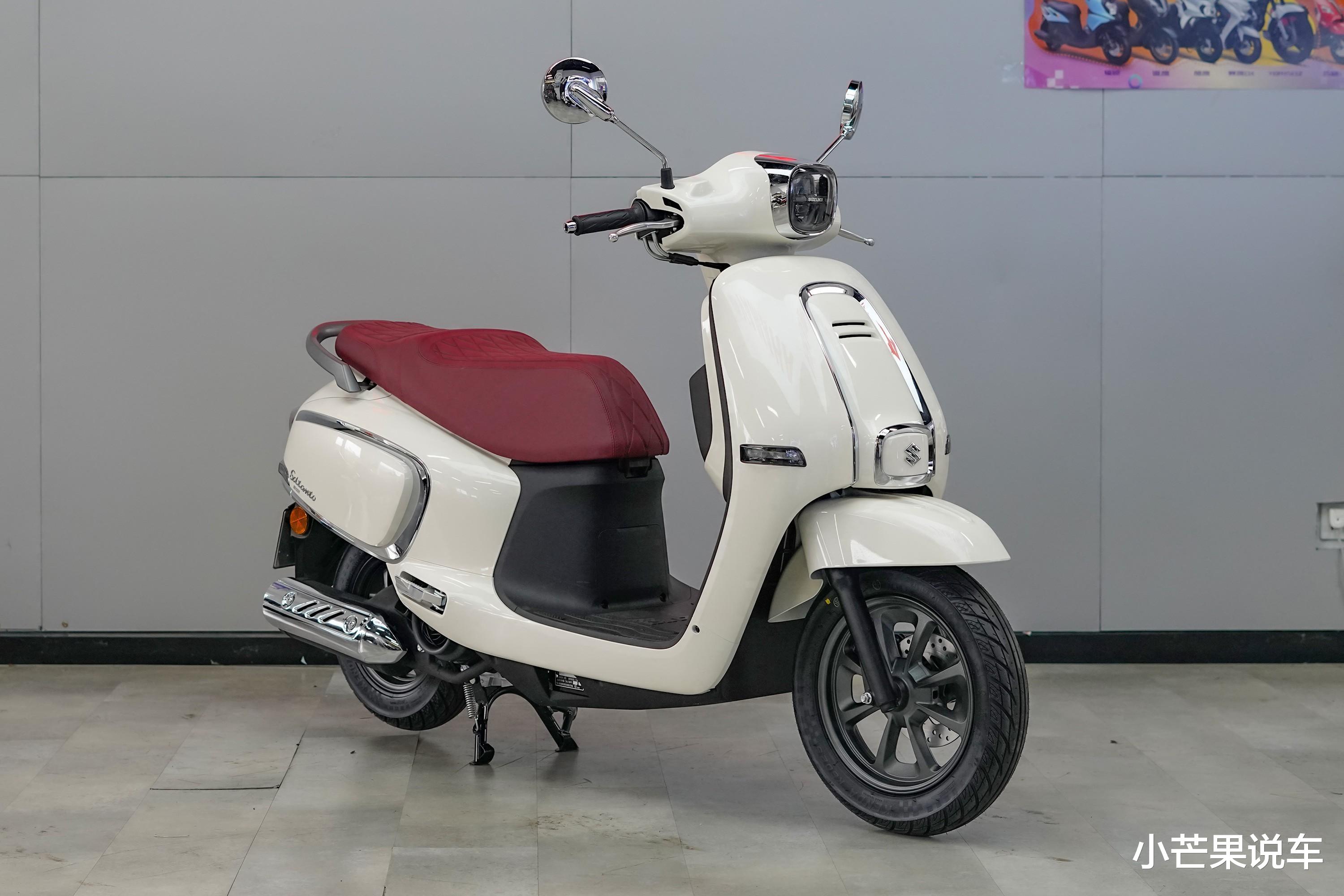 铃木国内首款复古踏板，配日本电装电喷技术，油耗1.6L，比UY帅气