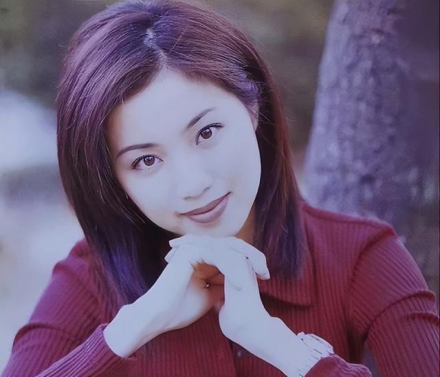 香港女星谭小环多家茶餐厅宣布倒闭，亏损超千万，网友：大快人心