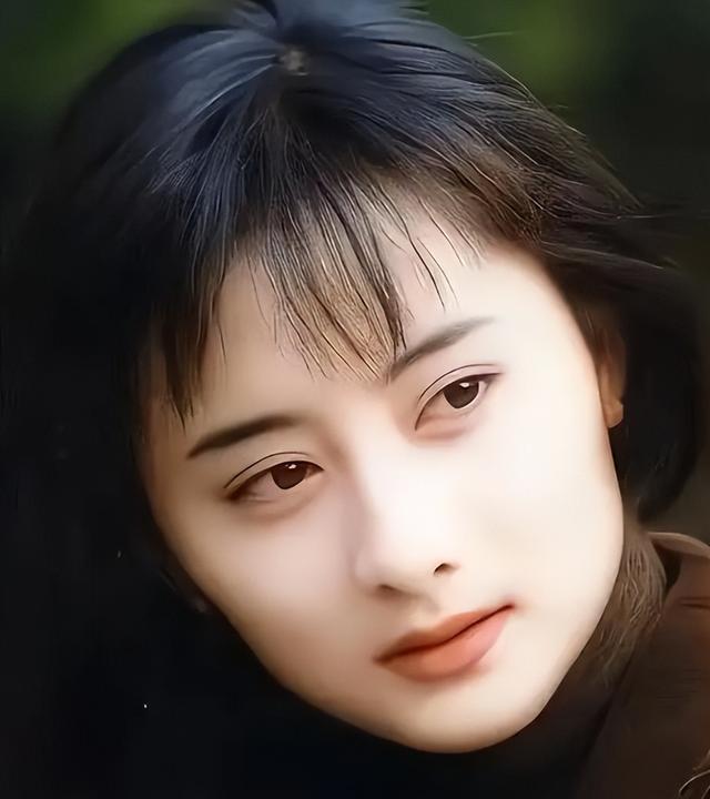 年轻时美的惊为天人,然而花期却很短,颜值很快就坍塌的4位女星