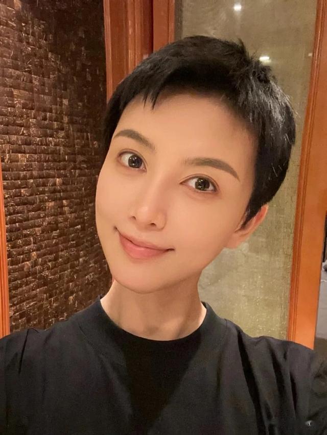 露耳超短发,时尚还帅气,爱个性的美女一定要试试