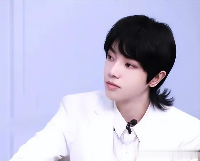 个个红得发紫，却拿不出一部像样的代表作，这8位明星羞不羞