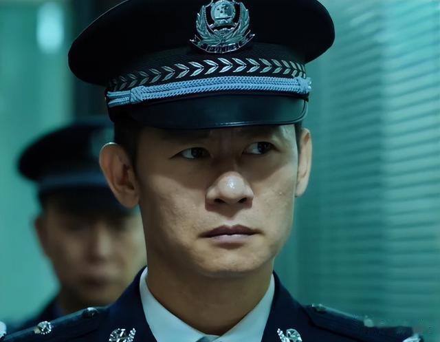 油头粉面就别演警察了!让这几位男演员告诉你,什么才是真警察