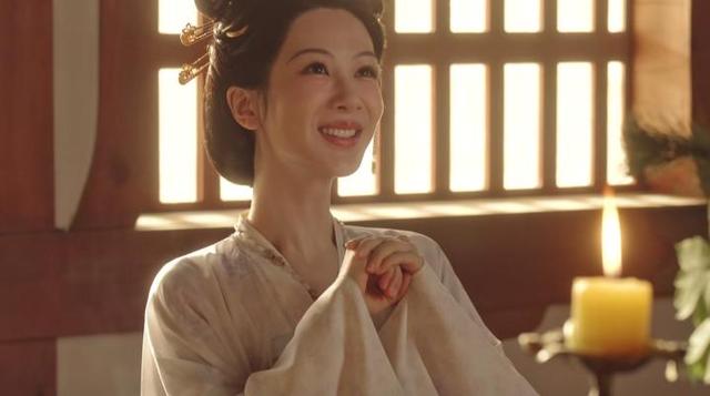 看到杨紫《国色芳华》又因颜值被嘲后，才知刘亦菲赵丽颖有多清醒