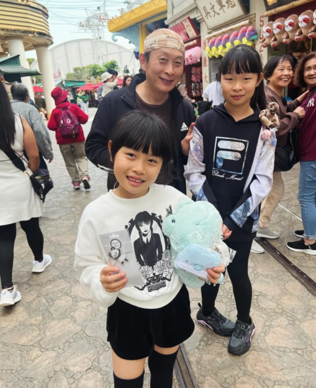 汤盈盈与妈妈哥哥共用一张脸!好多汤盈盈