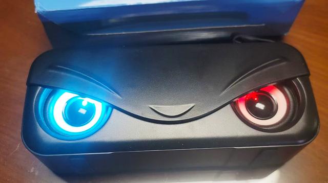 外壳长了眼睛会发光，这款国产Q版蓝牙音箱，还能收听广播电台